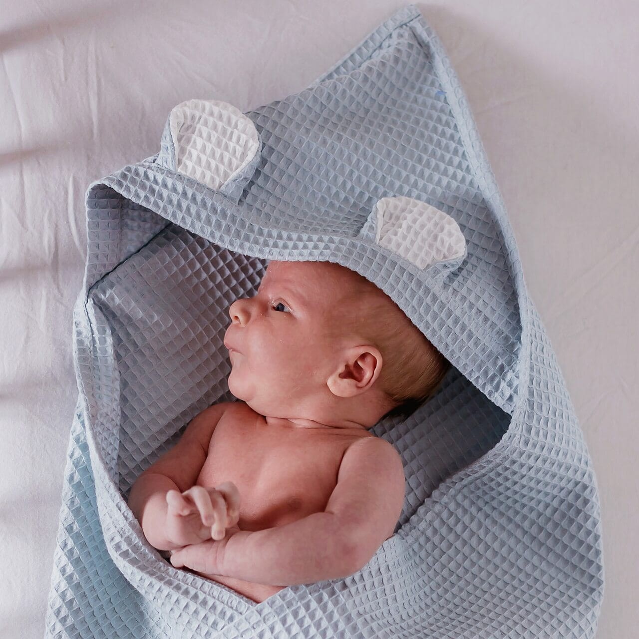 Baby Badetuch mit Kapuze Bio Baumwolle Bärenohren 85x85cm Minze BOBILOV
